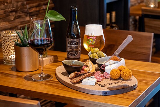 Bij de borrel