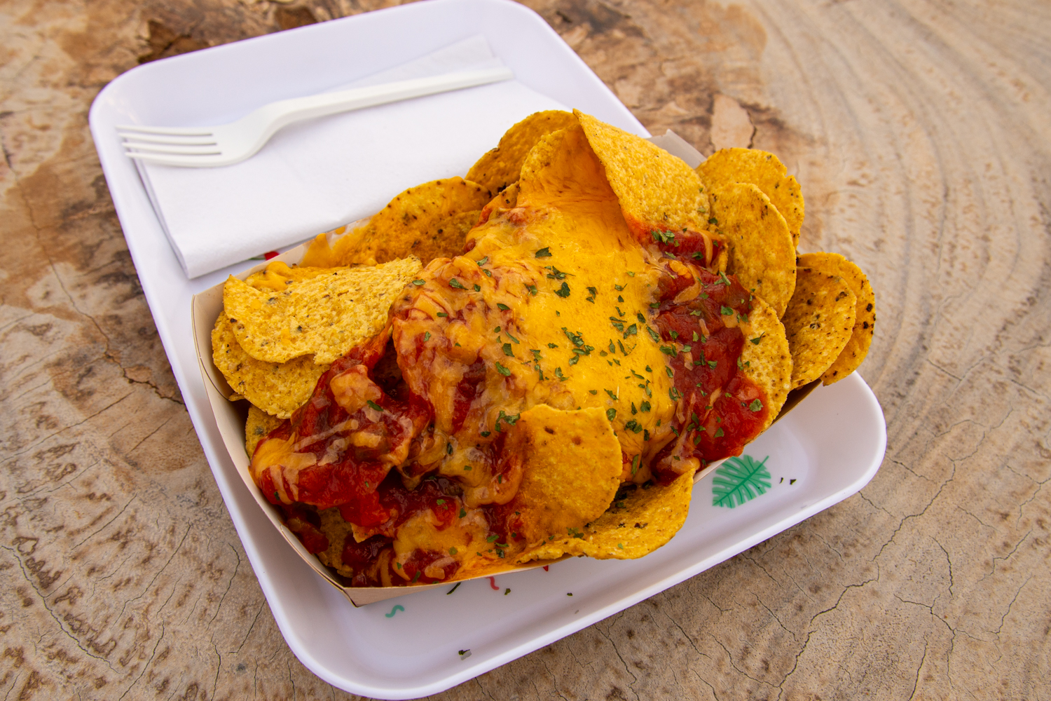Nachos + salsa + cheddar